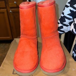 UGGS. size 7. color orange/coral. only worn a couple times, in great condition!!